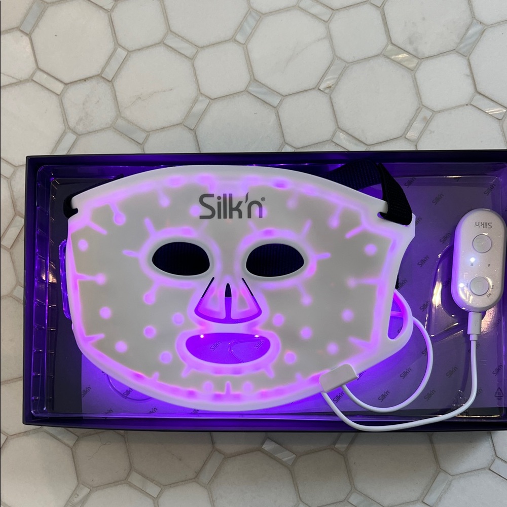 LED Face Mask - White - Picture 9 of 10